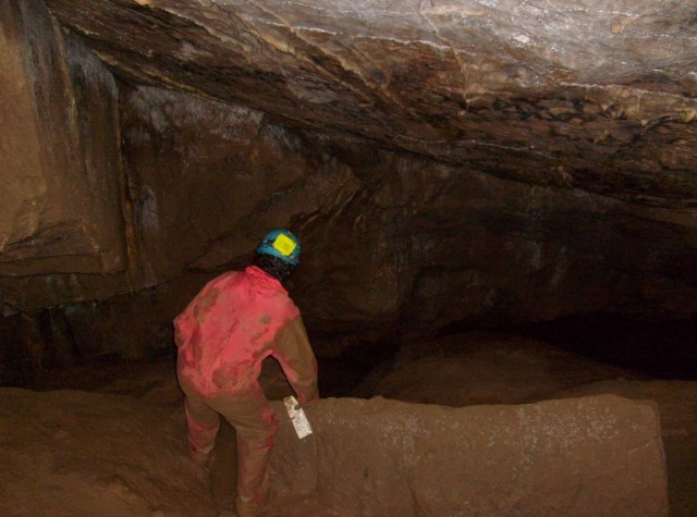  Una enorme gruta subterránea 